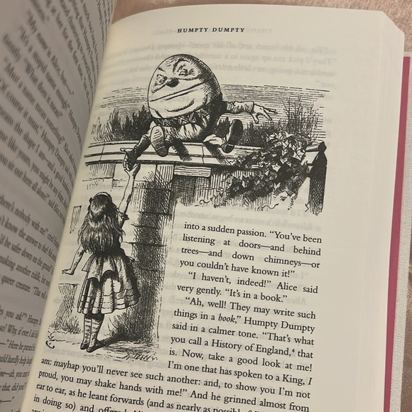 Alice's Adventures in Wonderland and Through the Looking-Glass by Lewis Carroll - Picture 4 of 8